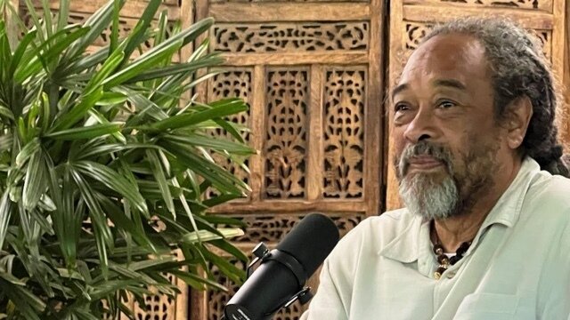 Dialogue and interview with MOOJI